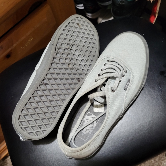 GRAY vans - Picture 2 of 5